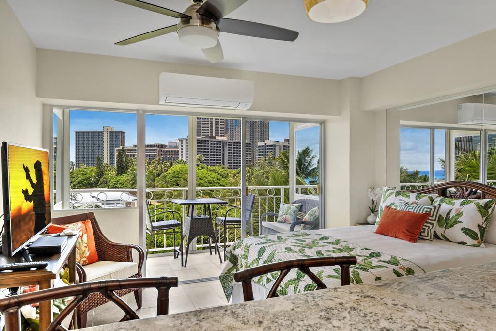 Apartmán Waikiki Shore 515 Beachfront & Upgrade Honolulu Exteriér fotografie